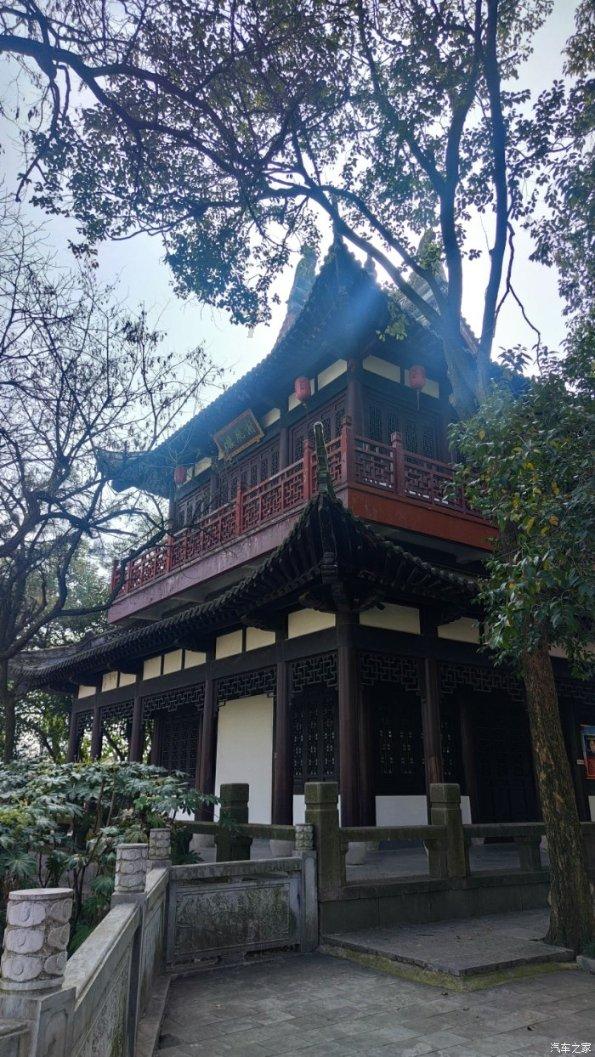 豪宅屋顶逃脱